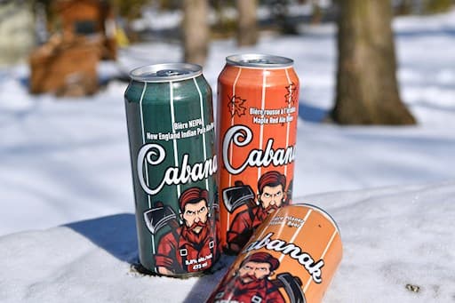 Cannettes de bières CABANAK NEIPA et Maple Red Ale brassées à l'érablière
